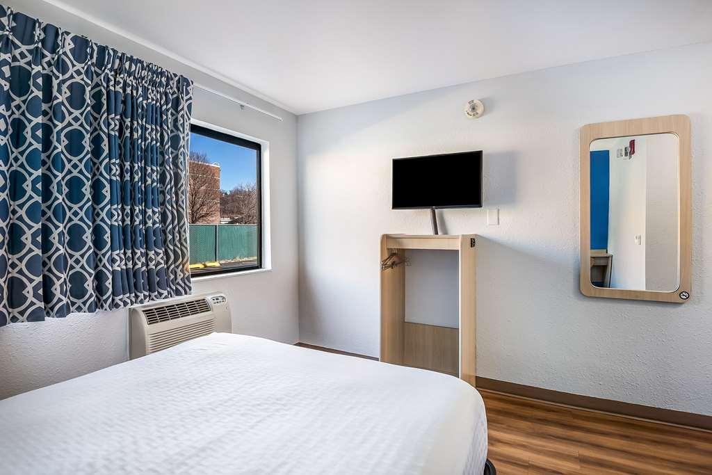 Americas Best Value Inn East Peoria Номер фото