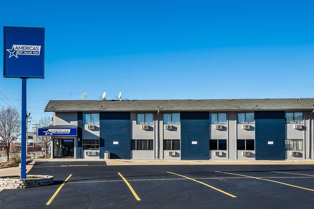 Americas Best Value Inn East Peoria Экстерьер фото