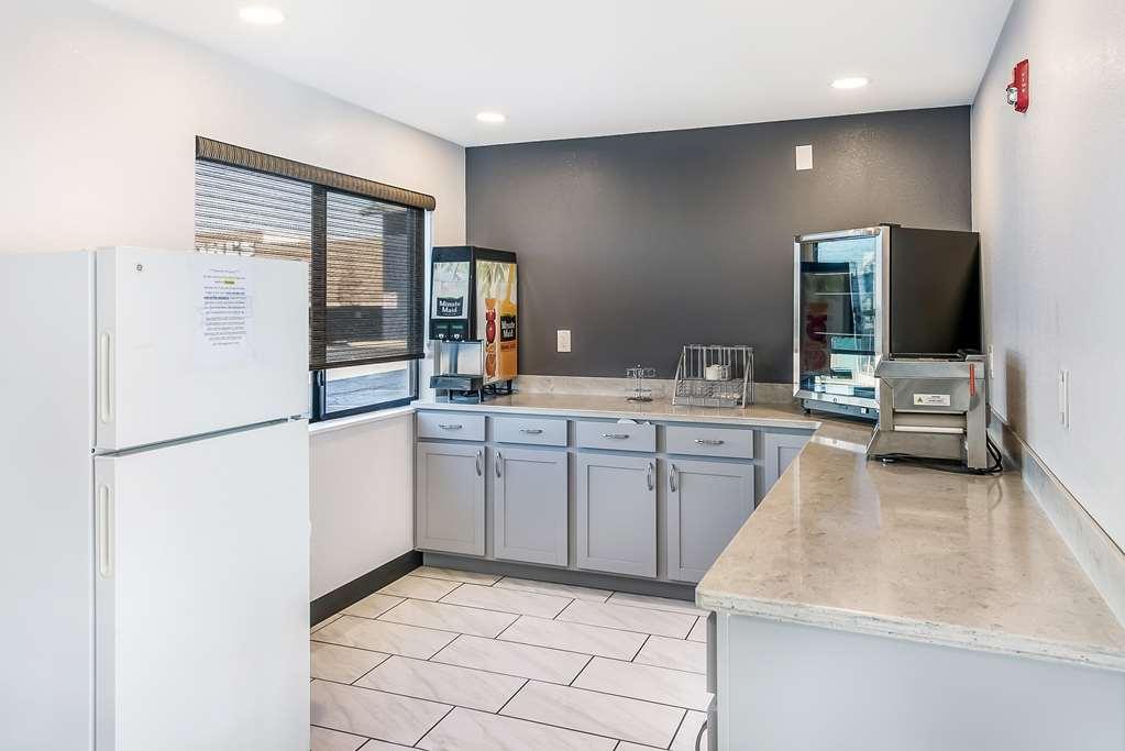 Americas Best Value Inn East Peoria Ресторан фото