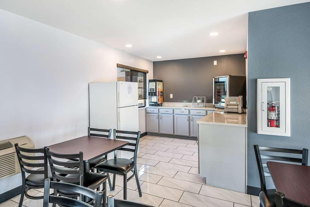 Americas Best Value Inn East Peoria Ресторан фото