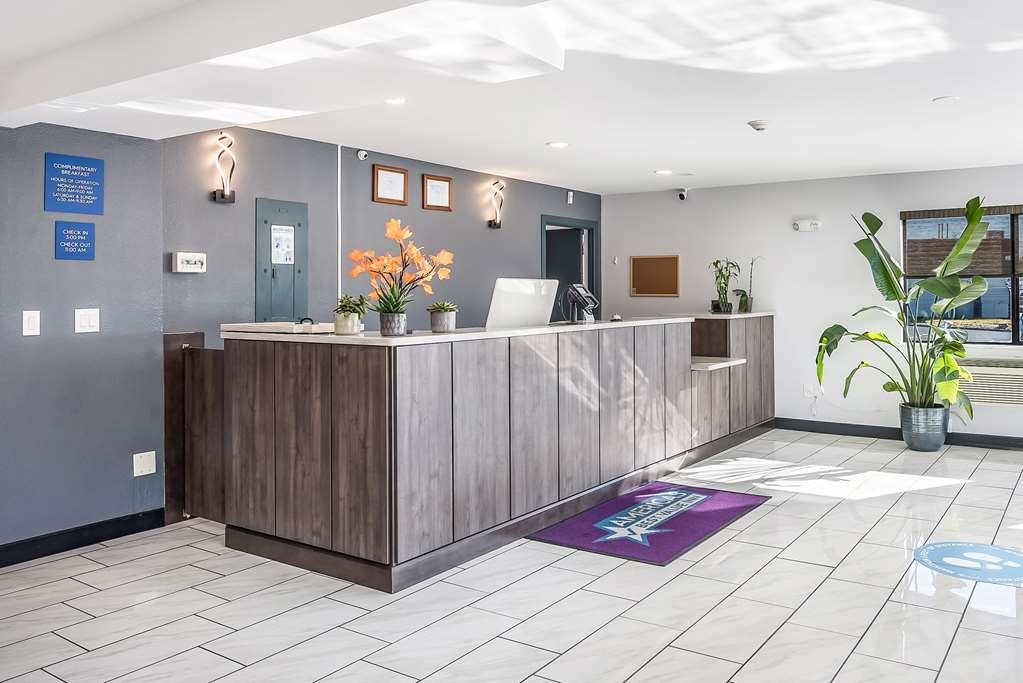 Americas Best Value Inn East Peoria Интерьер фото