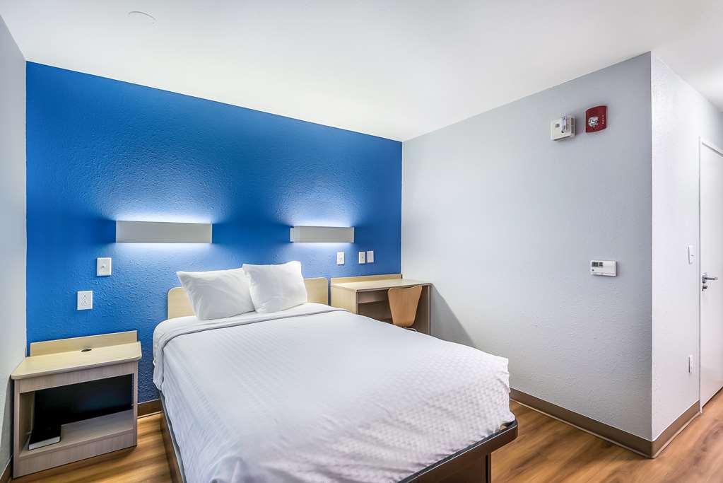 Americas Best Value Inn East Peoria Номер фото
