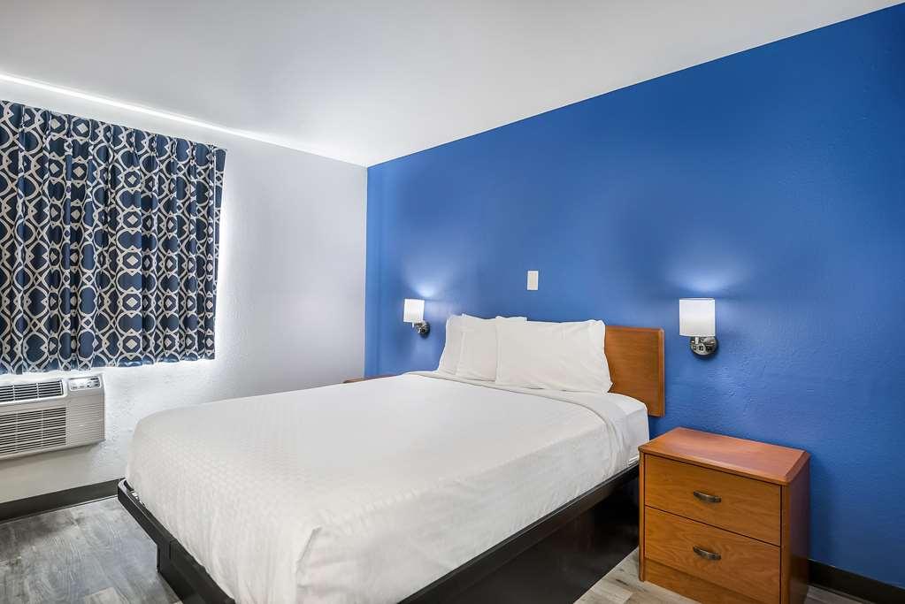 Americas Best Value Inn East Peoria Номер фото