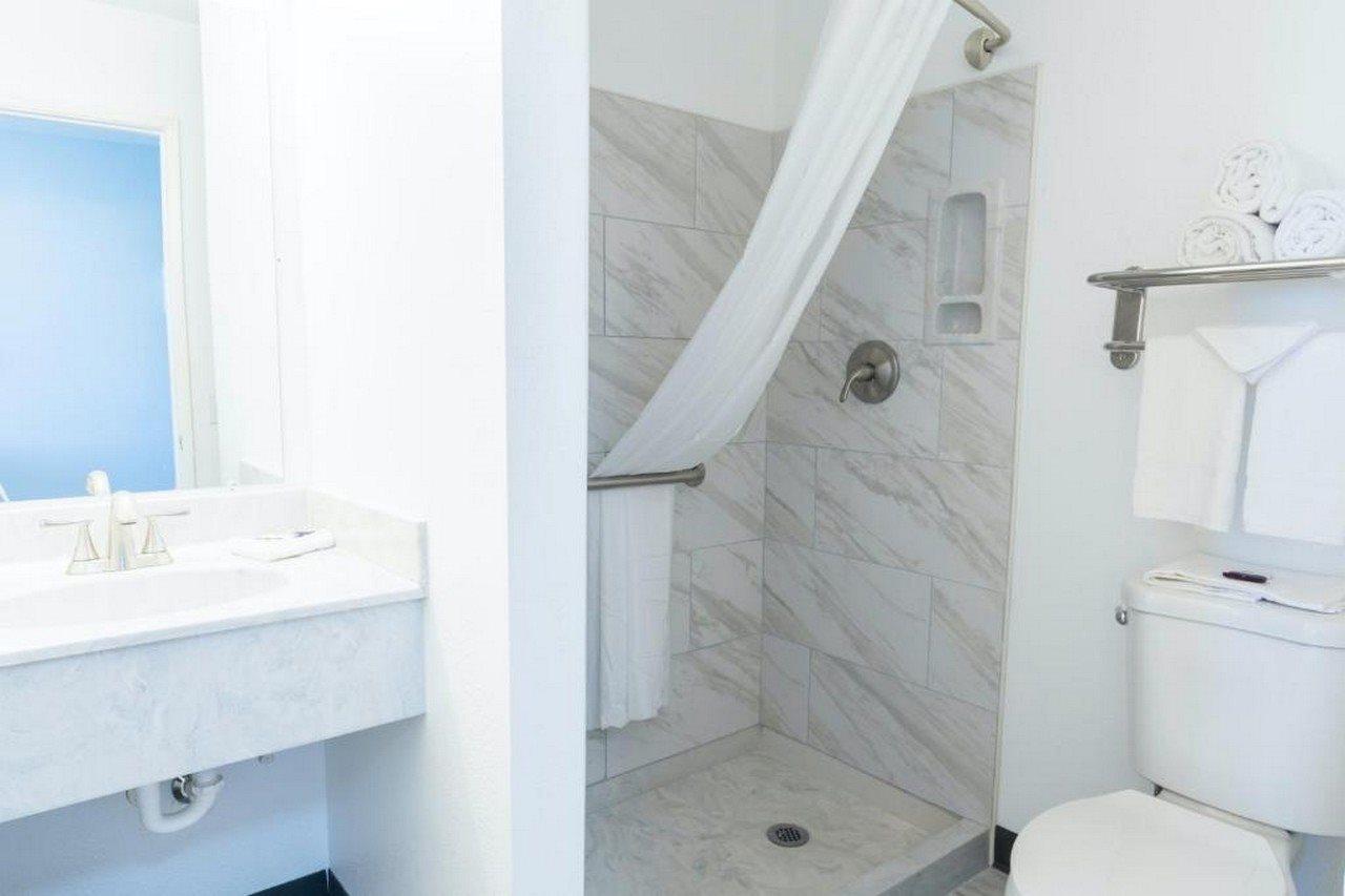 Americas Best Value Inn East Peoria Экстерьер фото