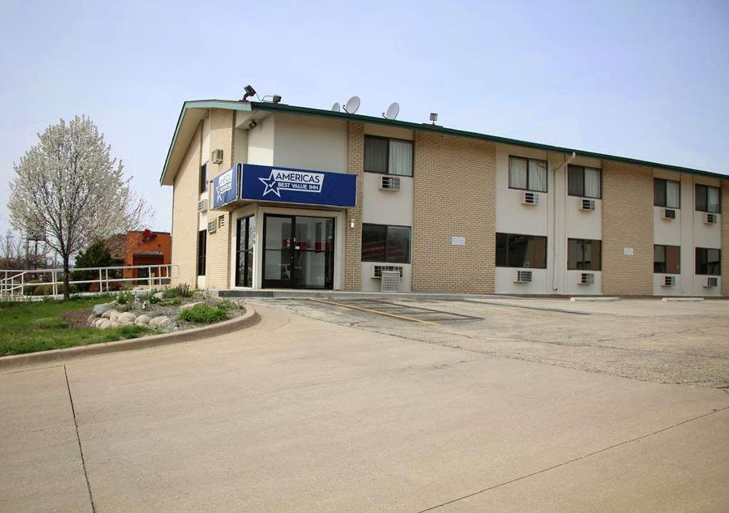 Americas Best Value Inn East Peoria Экстерьер фото
