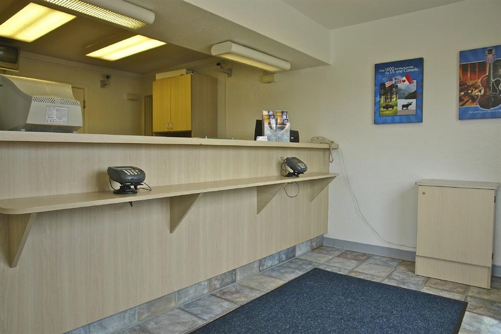 Americas Best Value Inn East Peoria Экстерьер фото