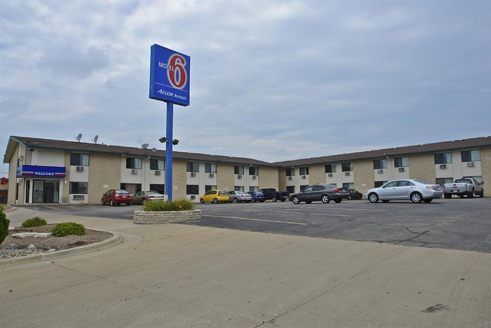 Americas Best Value Inn East Peoria Экстерьер фото