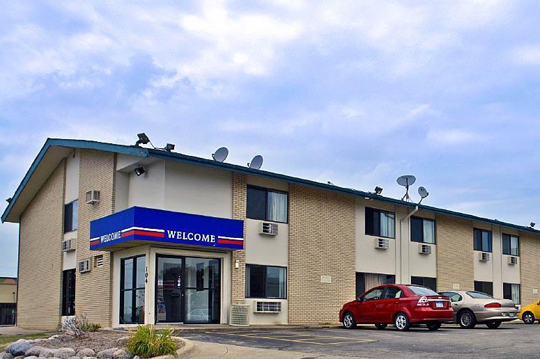 Americas Best Value Inn East Peoria Экстерьер фото
