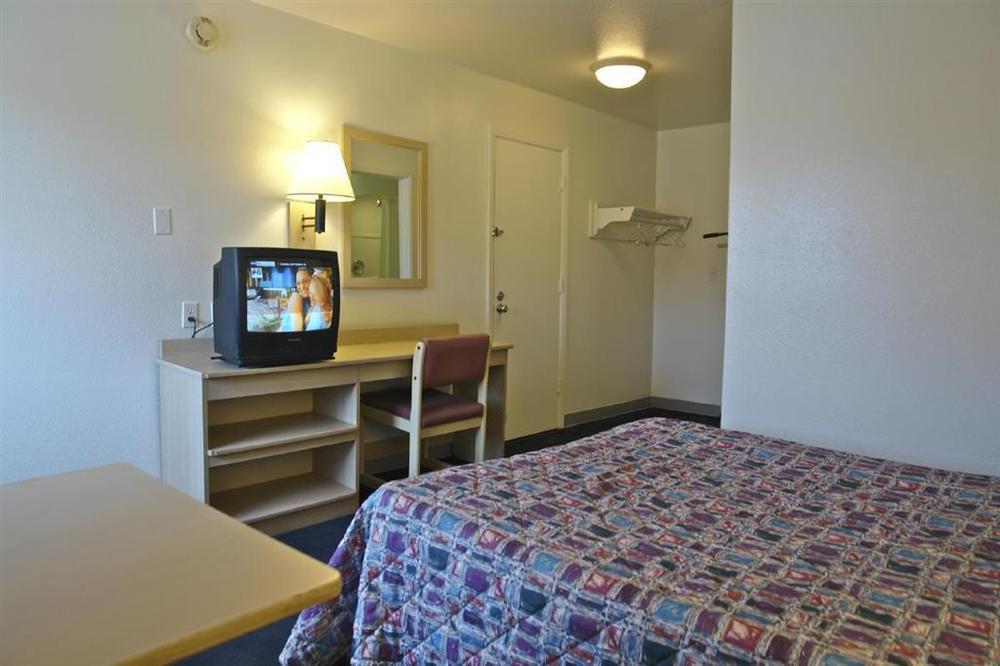 Americas Best Value Inn East Peoria Номер фото
