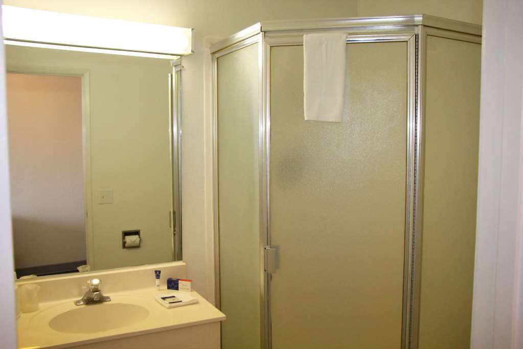 Americas Best Value Inn East Peoria Номер фото