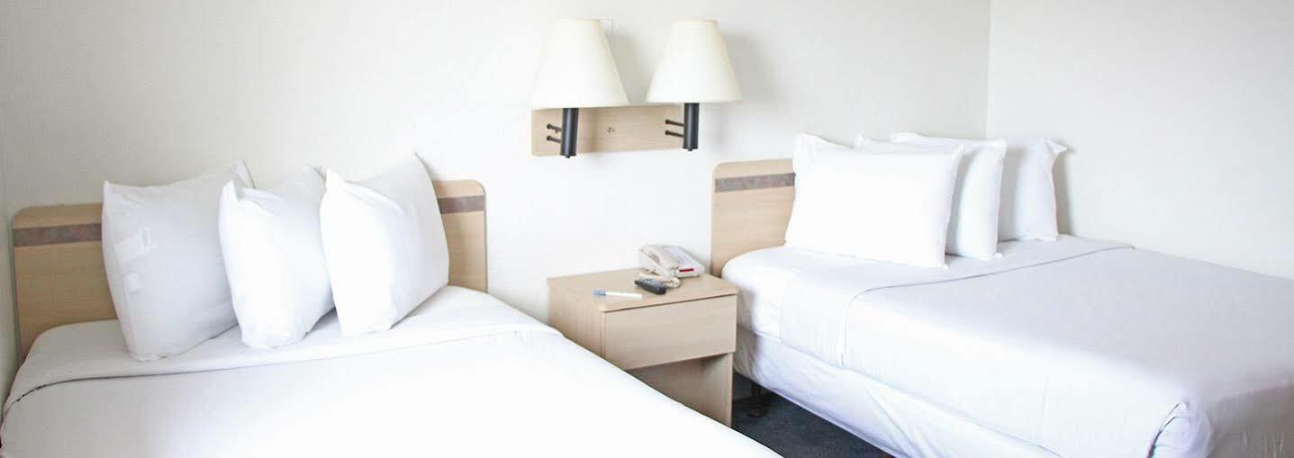 Americas Best Value Inn East Peoria Экстерьер фото