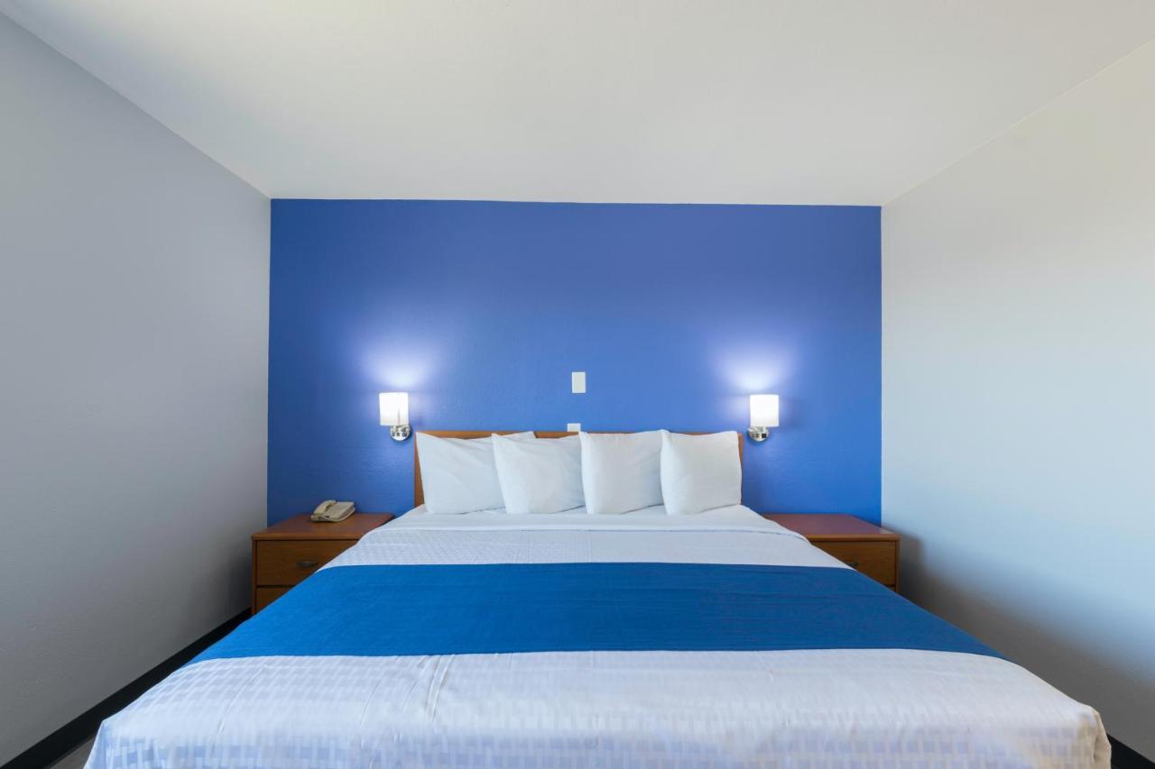 Americas Best Value Inn East Peoria Экстерьер фото