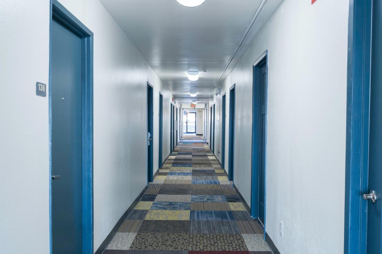 Americas Best Value Inn East Peoria Экстерьер фото